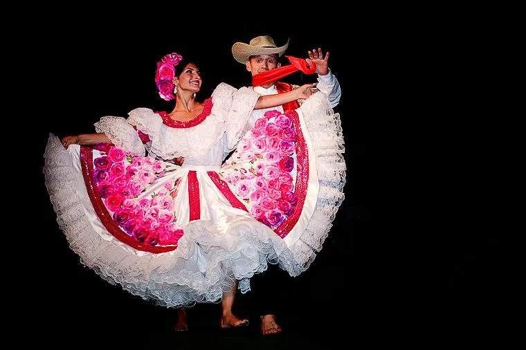 Sampedro: Trajes tipicos en las fiestas del San Pedro