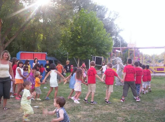 Fotos de SAN FELIX DE LA VALDERIA - los niños jugando con el ...