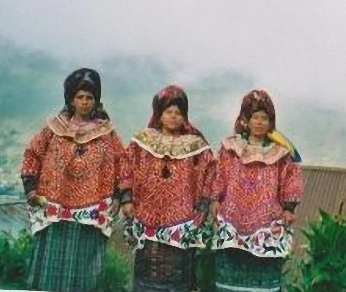 San Mateo Ixtatán (Tierra de la Sal Negra) K'ik'il Atz'am: abril 2012