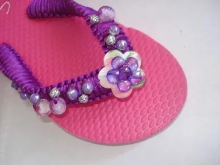 SANDALIAS DECORADAS: CINTAS, PERLAS, ADORNOS | accesorios-