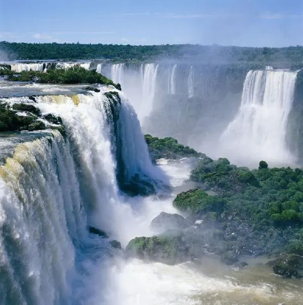 Sao Paulo y su entorno: Iguazú,... espectáculo y frontera