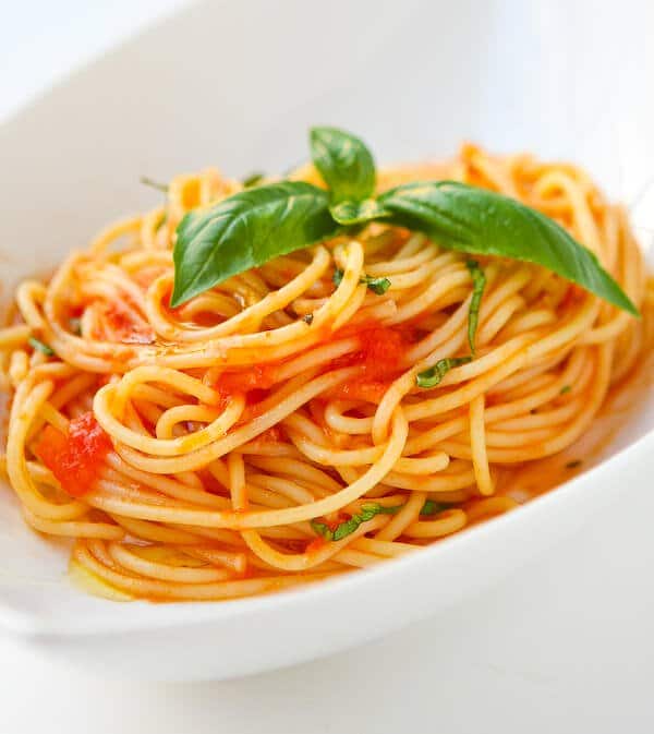 Scarpetta's Spaghetti with Fresh Tomato Sauce and Garlic Basil Oil ...