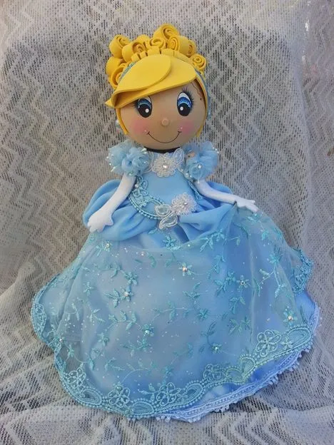 Scrapwluv Creations: Cinderella Fofucha Doll