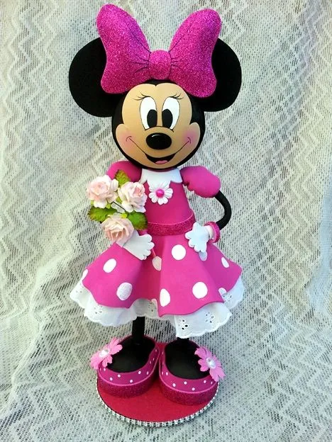 Scrapwluv Creations: Minnie Mouse Fofucha Doll