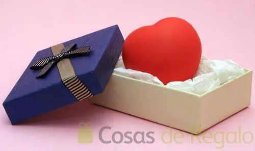 Una selección de detalles y regalos románticos con los que sorprender