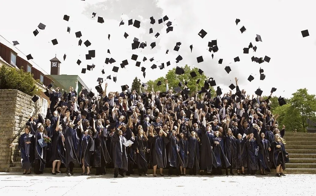 Señora Etiqueta: De toga y birrete – Etiqueta para las Graduaciones