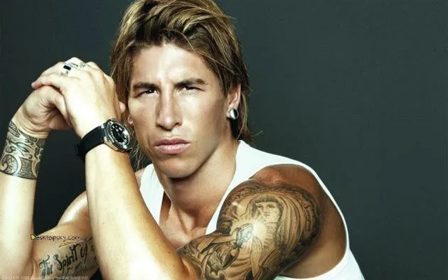 Sergio Ramos sings and plays flamenco guitar for his girlfriend on ...