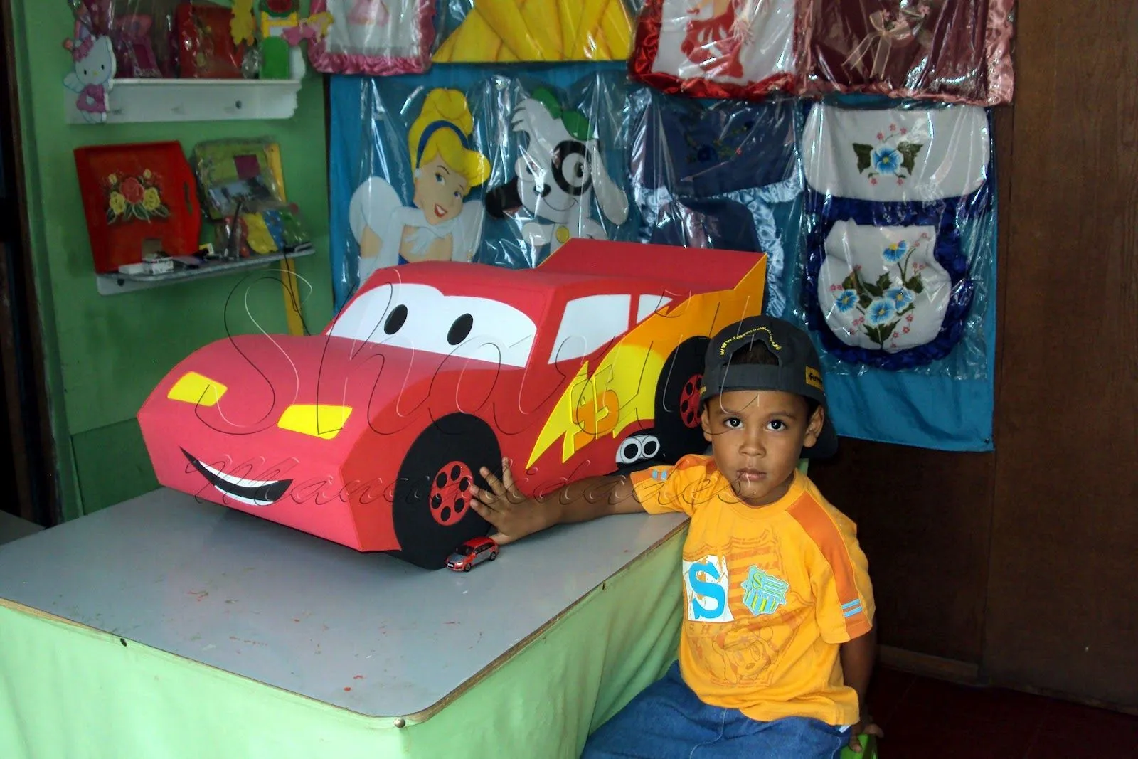 Sharit Manualidades y Mas: Piñata Rayo mcqueen