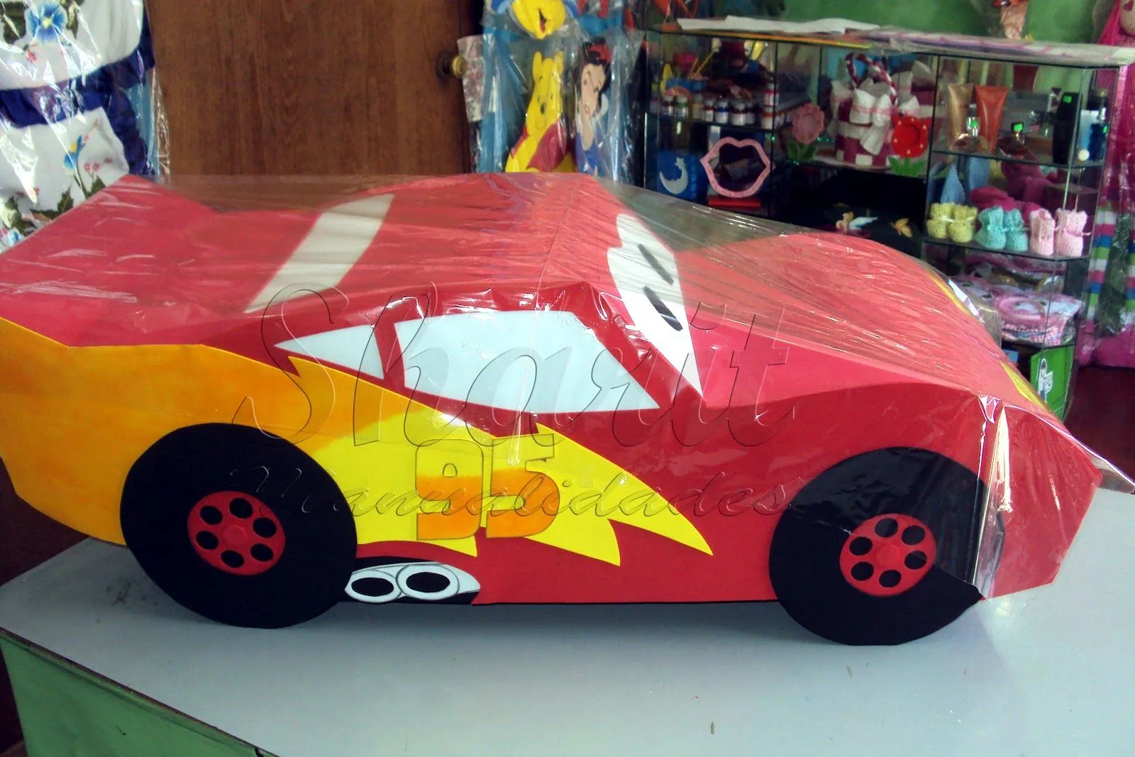 Sharit Manualidades y Mas: Piñata Rayo mcqueen