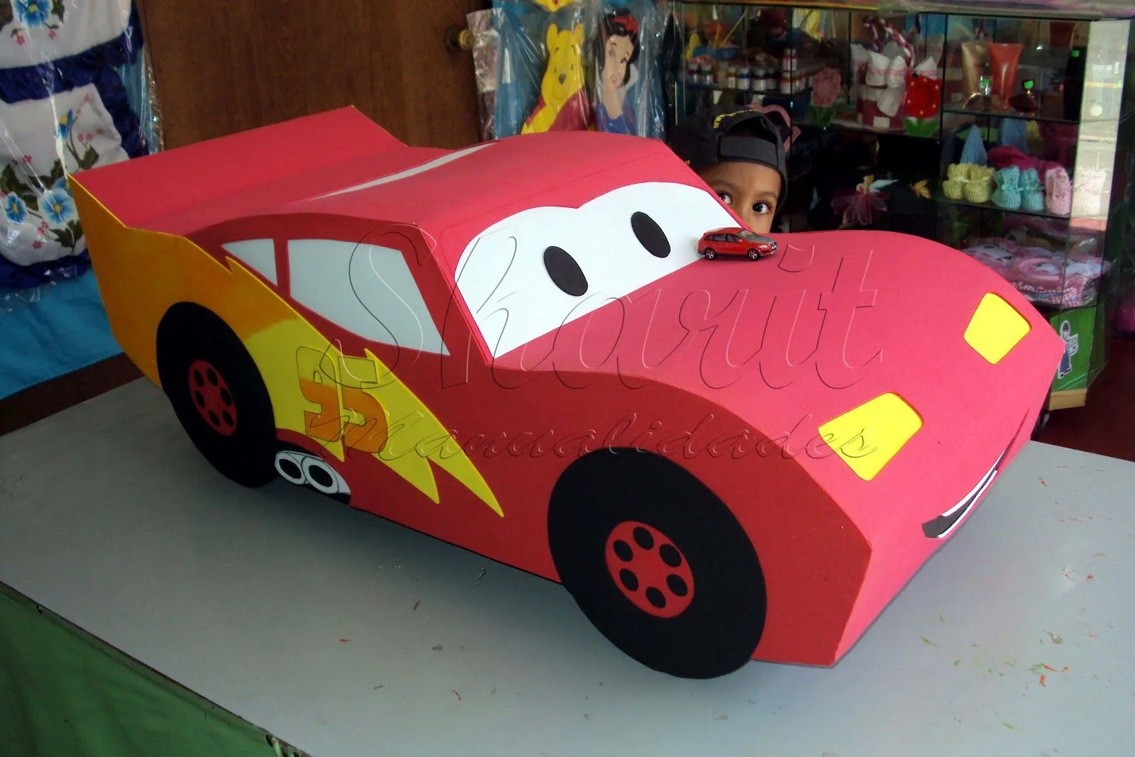 Sharit Manualidades y Mas: Piñata Rayo mcqueen