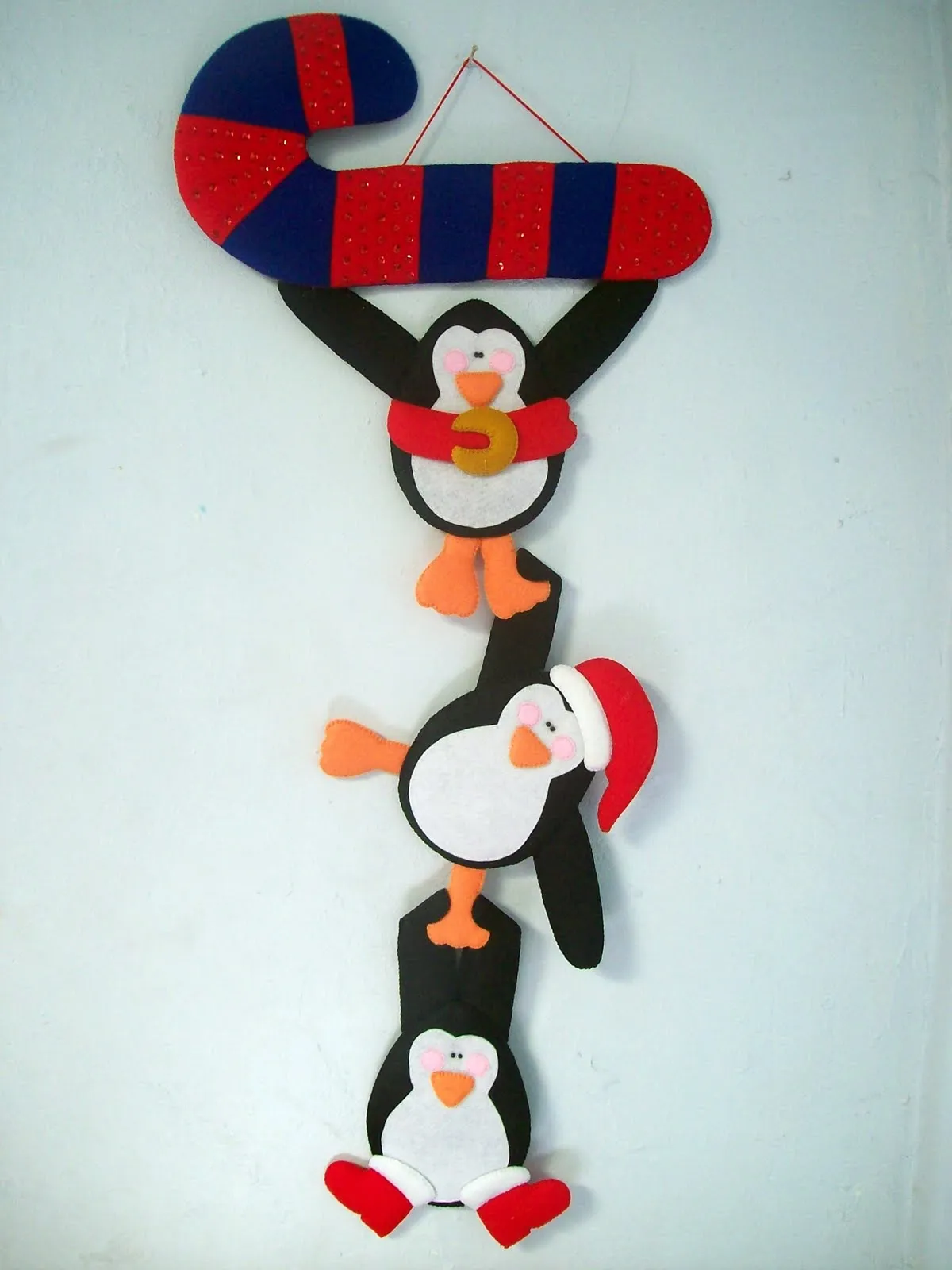 SHEXELDETALLITOS blog de manualidades: PINGUINOS COLGADOS DE UN BASTON ...