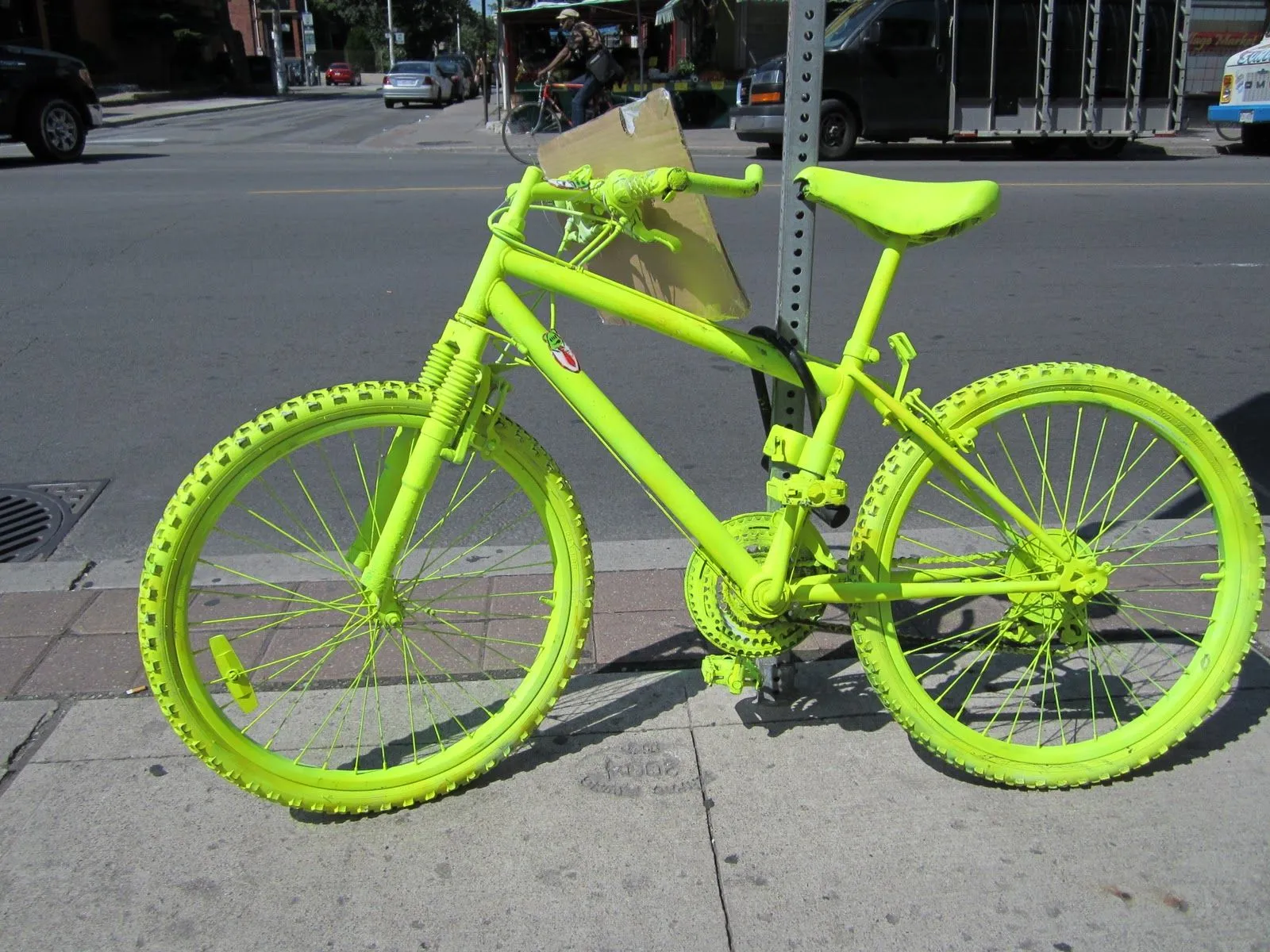 Un silencio precario: Bicicletas de colores