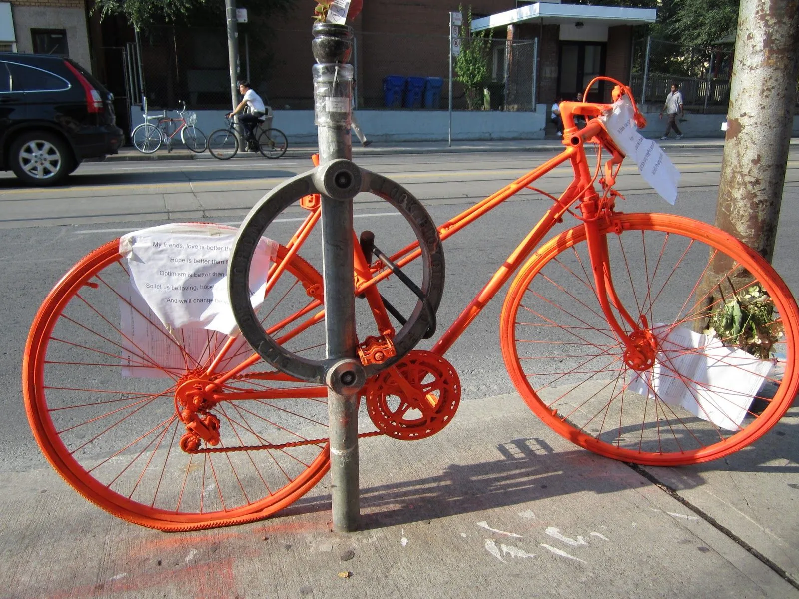 Un silencio precario: Bicicletas de colores