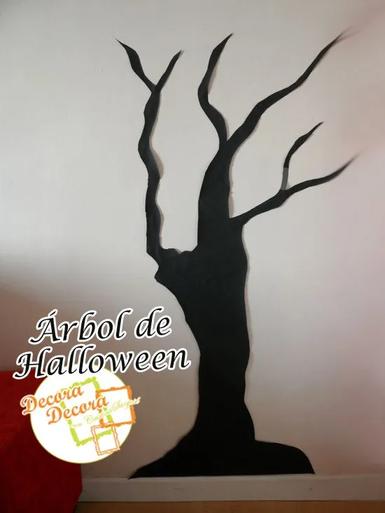 Silueta de árbol para decorar Halloween.