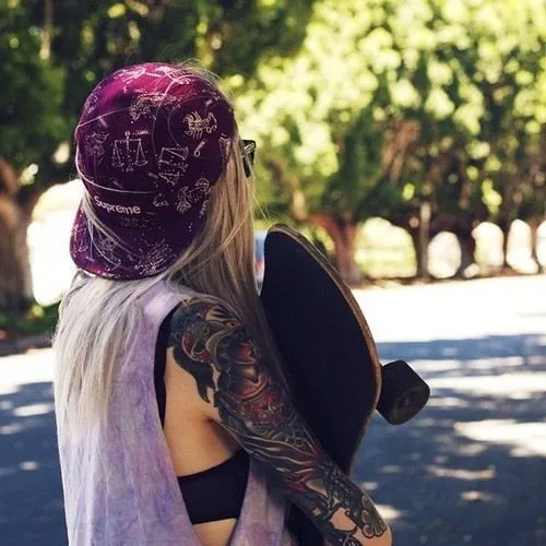 Skateboarding girl with an epic oufit. | Fashion Cafe | Pinterest