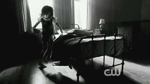 Niña levantandose dela cama - Imagui