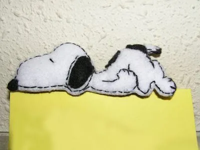 0692_ SNOOPY BROCHE DE FIELTRO