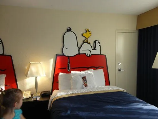 Snoopy Headboard: fotografía de Knott's Berry Farm Resort Hotel ...