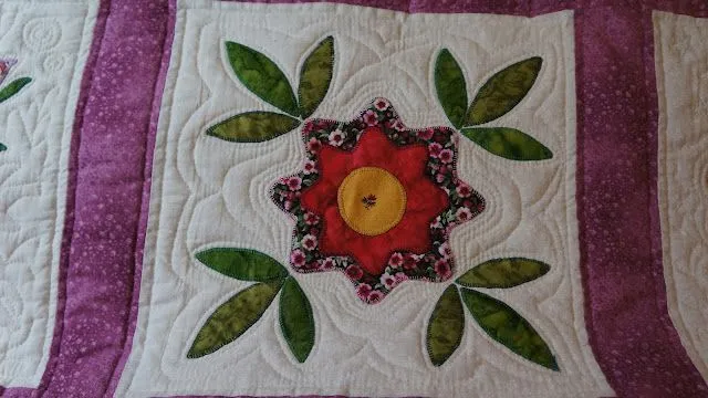 SOLI MULTILABORES - LABORES A MANO: COLCHA PATCHWORK DE FLORES ...