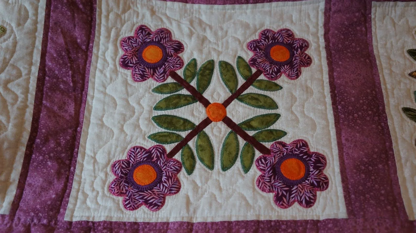 SOLI MULTILABORES - LABORES A MANO: COLCHA PATCHWORK DE FLORES ...