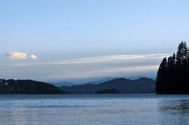 la sombra el agua