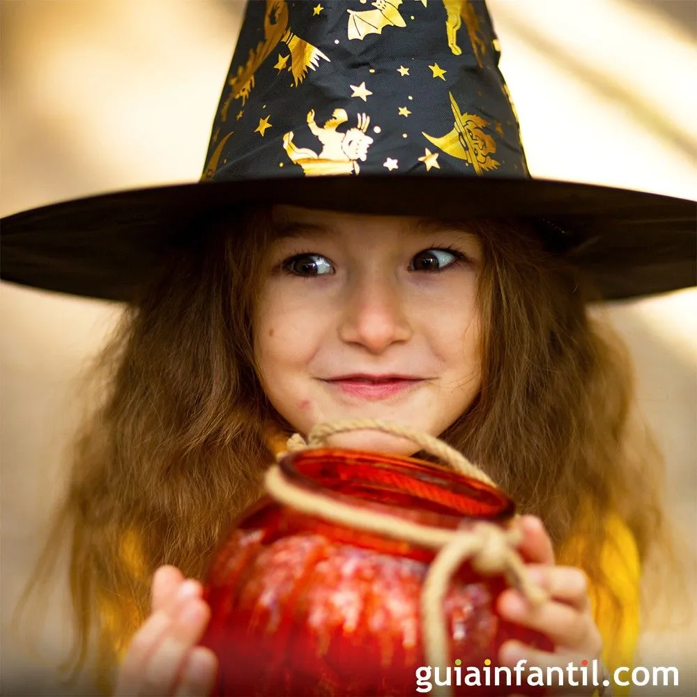 Sombrero de bruja casero. Disfraz de Halloween fácil y barato para niños