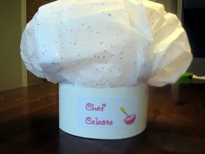 propio sombrero de chef hecho con papel seda y cartulina