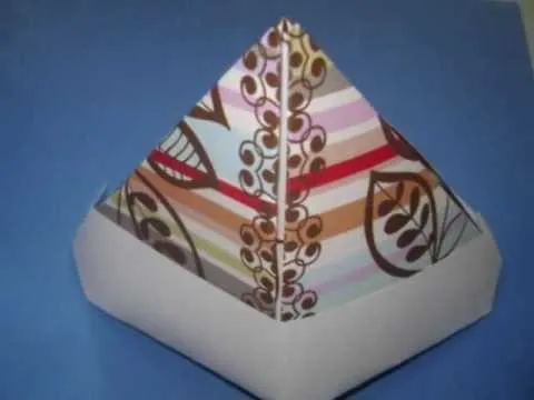 Cómo hacer un sombrero de papel usando origami - YouTube