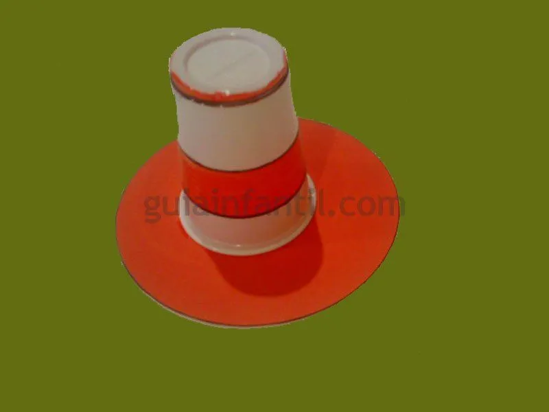 Sombrero de payaso. Manualidades infantiles de reciclaje