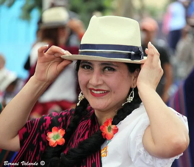 Sombrero Y Traje Tipico de Cuenca, Azuay Ecuador | Flickr - Photo ...