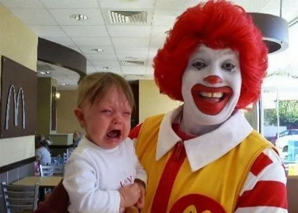 Una sonrisa para el payaso - Fotos de niños - Humor12.