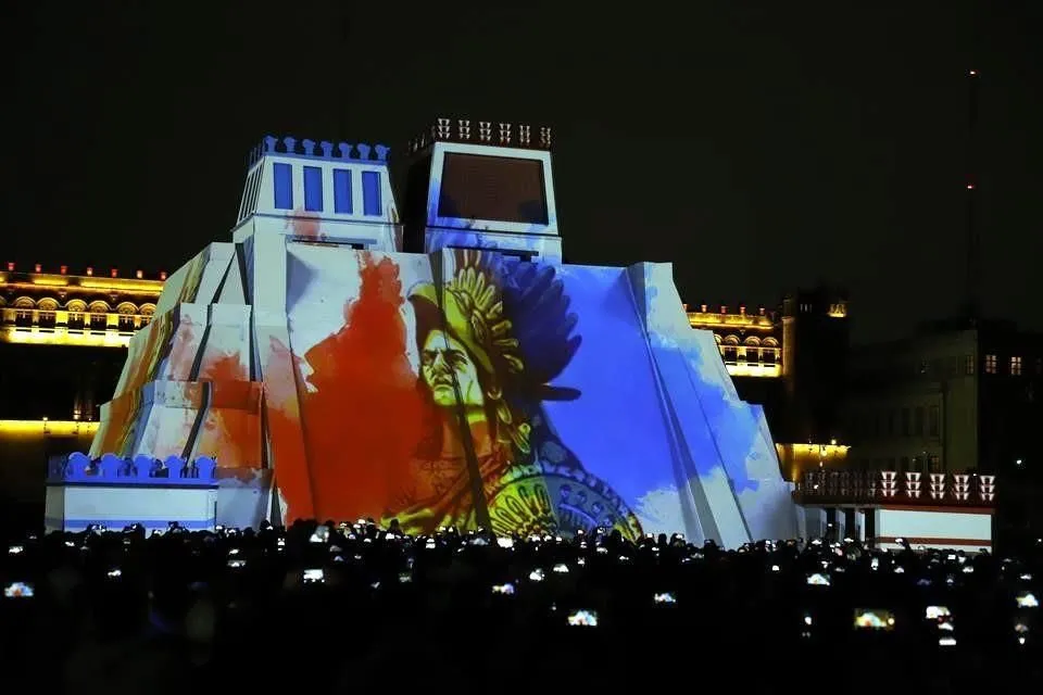 Sorprende celebración en el Zócalo