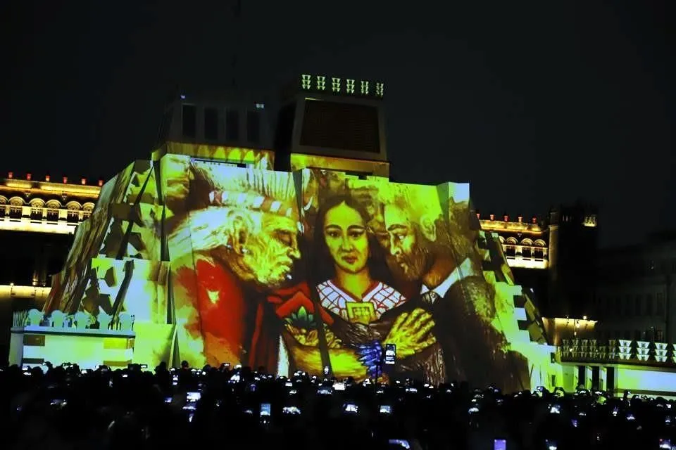 Sorprende celebración en el Zócalo