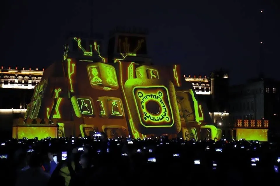 Sorprende celebración en el Zócalo