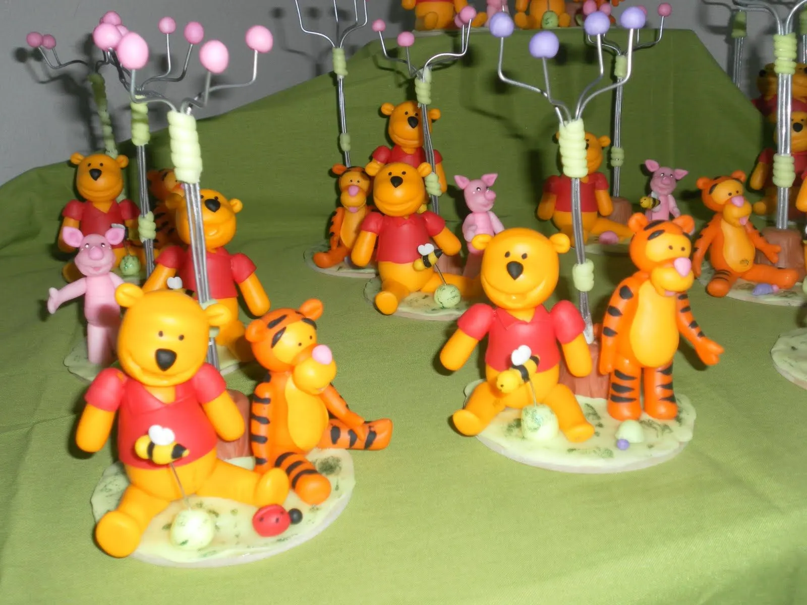 Souvenirs en porcelana fria de Winnie Pooh - Imagui