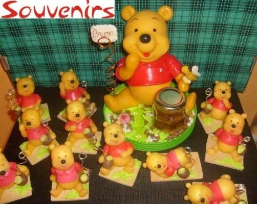 Souvenirs de Winnie The Pooh en porcelana fría - Imagui