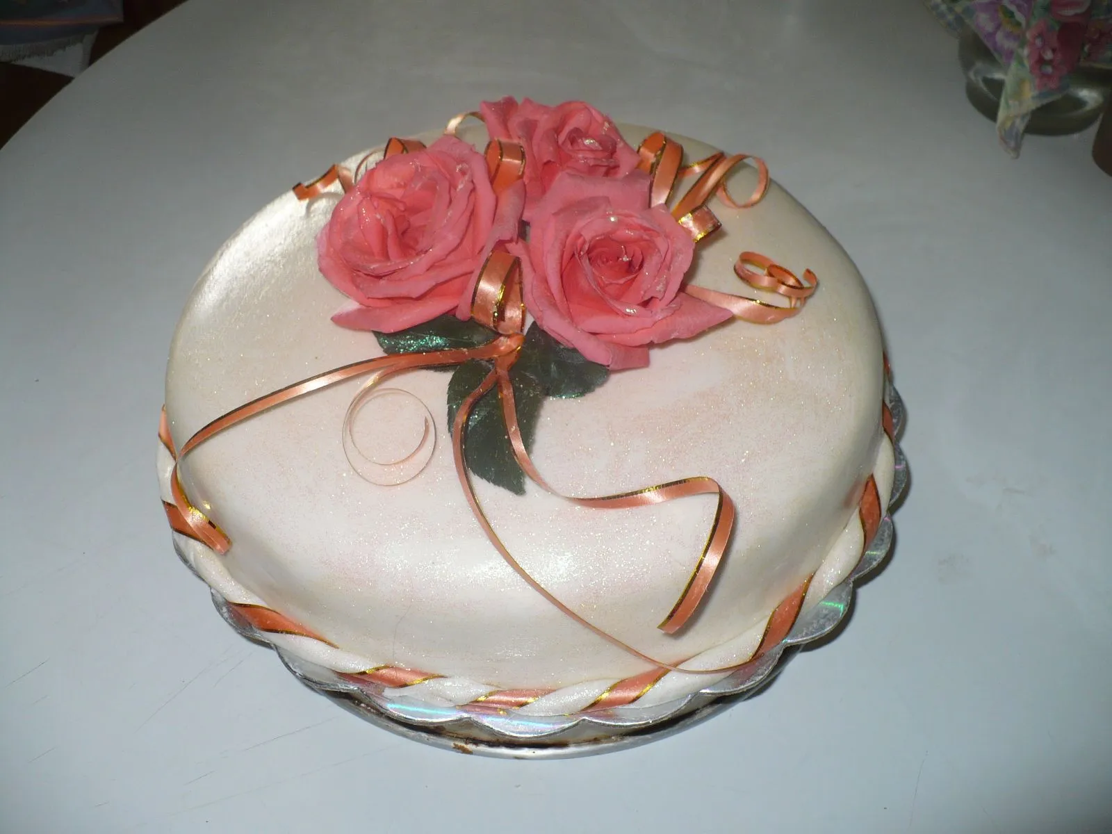 Sra. América: Torta con rosas naturales