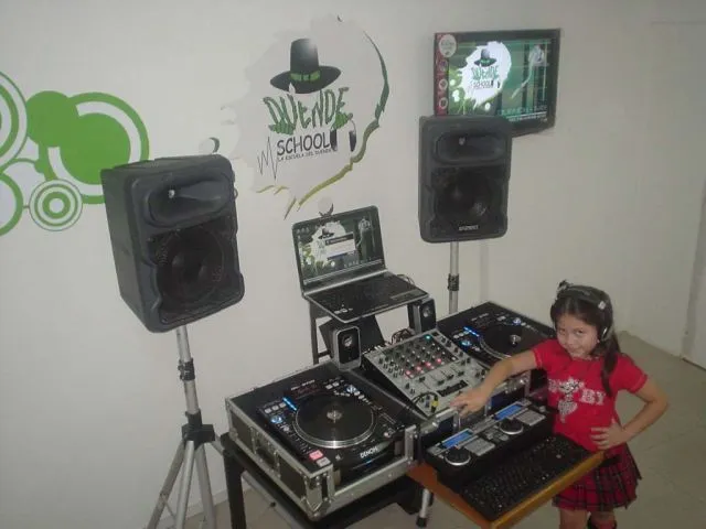 STUDIO DJ, AUDIO VIDEO REMIX, SISTEMA HD 3D | Hispasonic