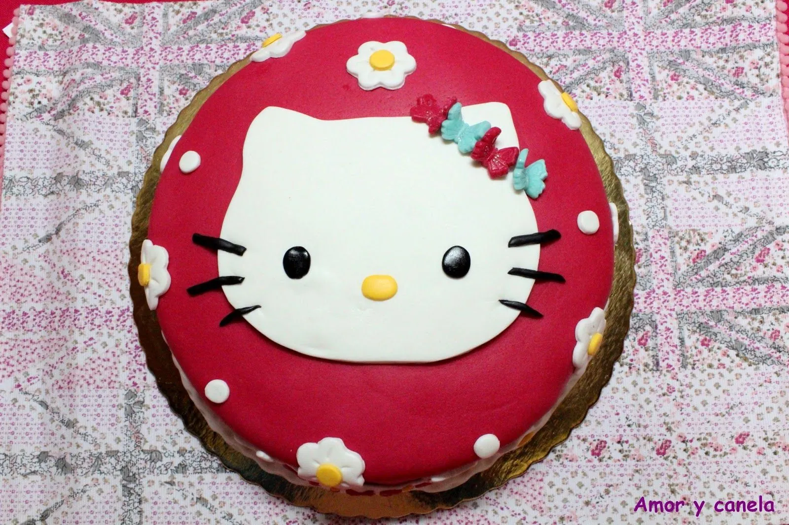 Sueños de amor y canela: Tarta fondant de Hello Kitty