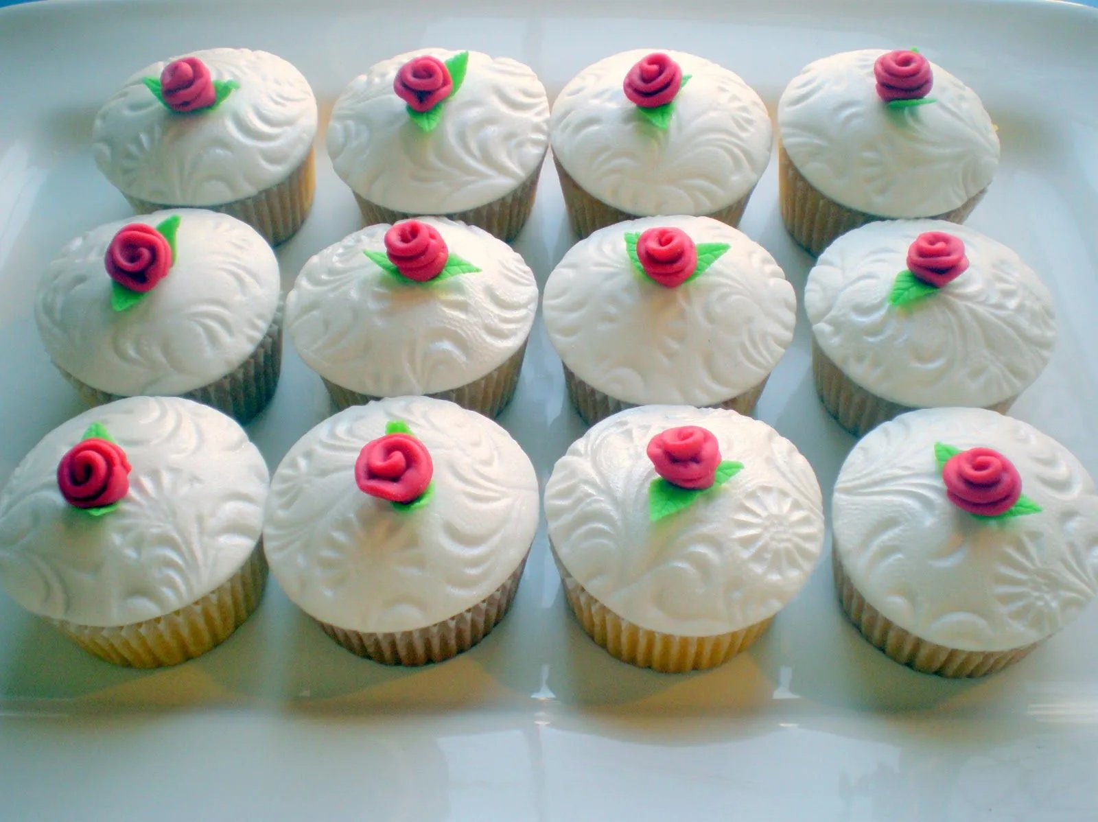 Sugar Siren Cakes Mackay: White Embossed Fondant Cupcakes