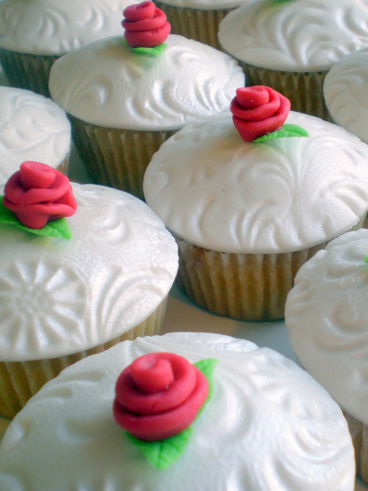 Sugar Siren Cakes Mackay: White Embossed Fondant Cupcakes