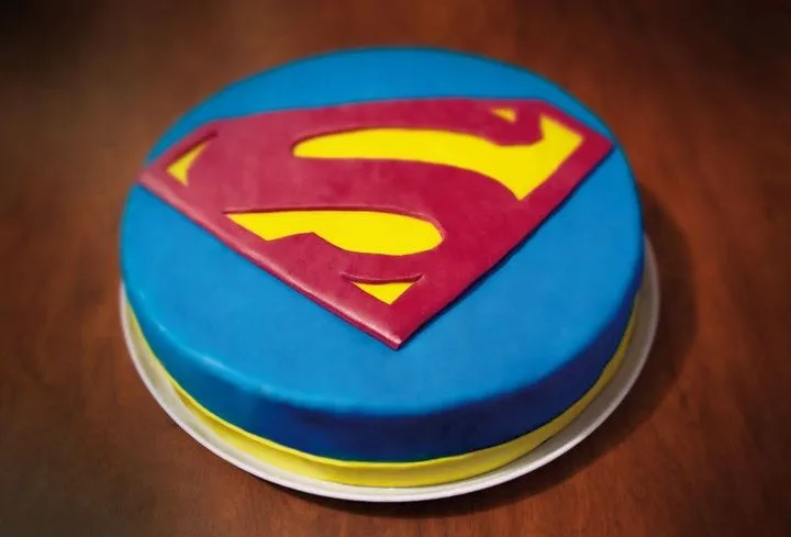 Superman Cake - Torta de Superman | Famous Character Cakes - Tortas d…