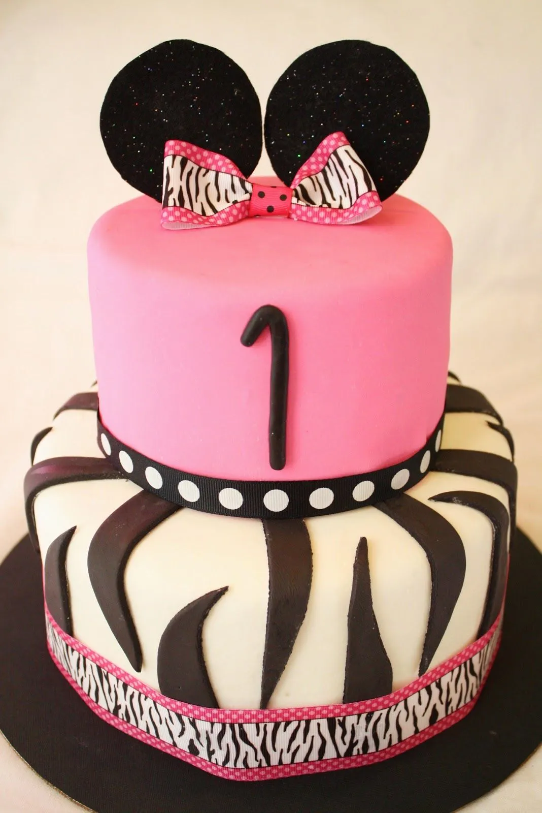 Sweet & Sassy Cakes!: Minnie Mouse!