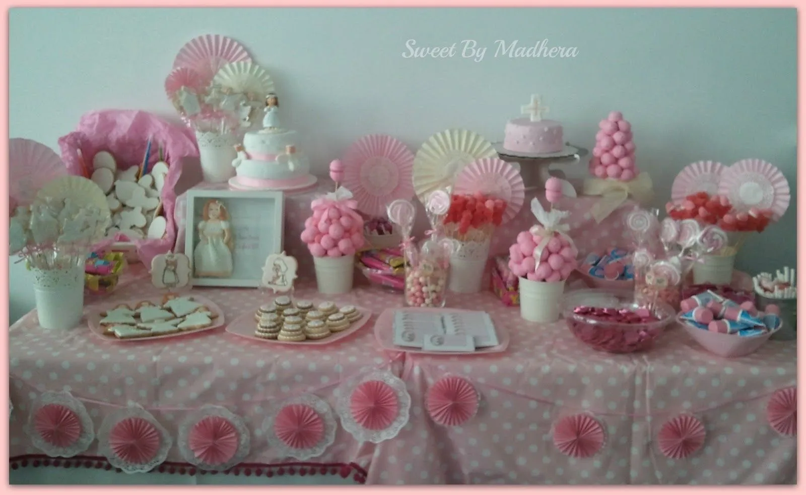 Sweet By Madhera: TODO AL ROSA: MESA DULCE PARA LA COMUNIÓN DE ANA