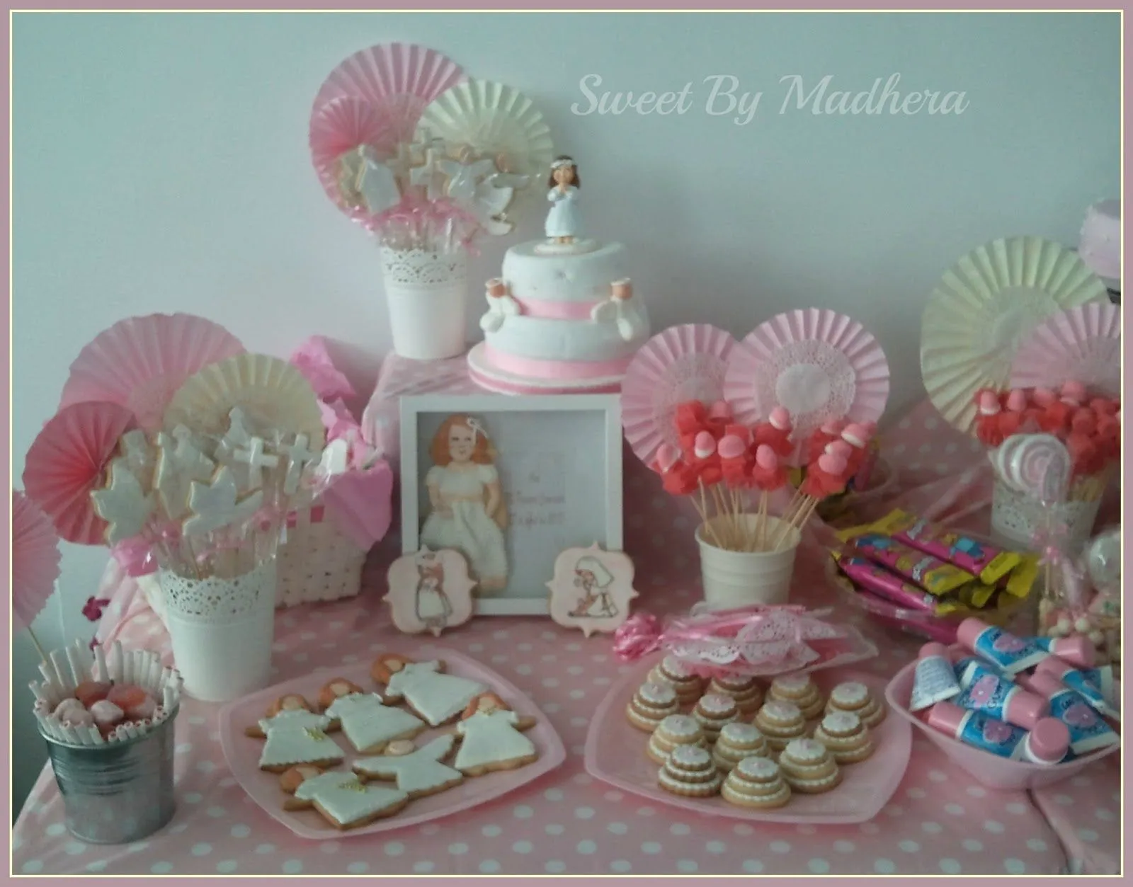 Sweet By Madhera: TODO AL ROSA: MESA DULCE PARA LA COMUNIÓN DE ANA