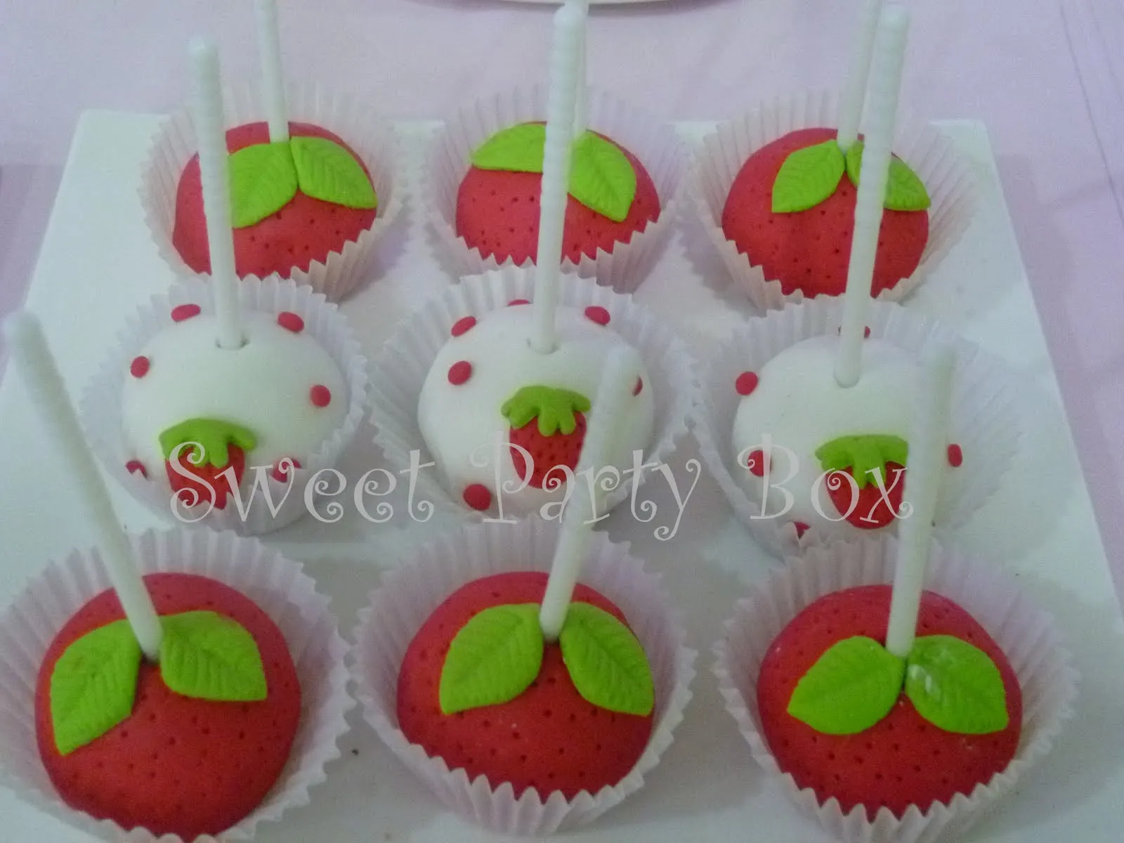 Sweet Party Box: CUmPle De CanDela: FruTiLliTaS (Strawberry Shortcake)