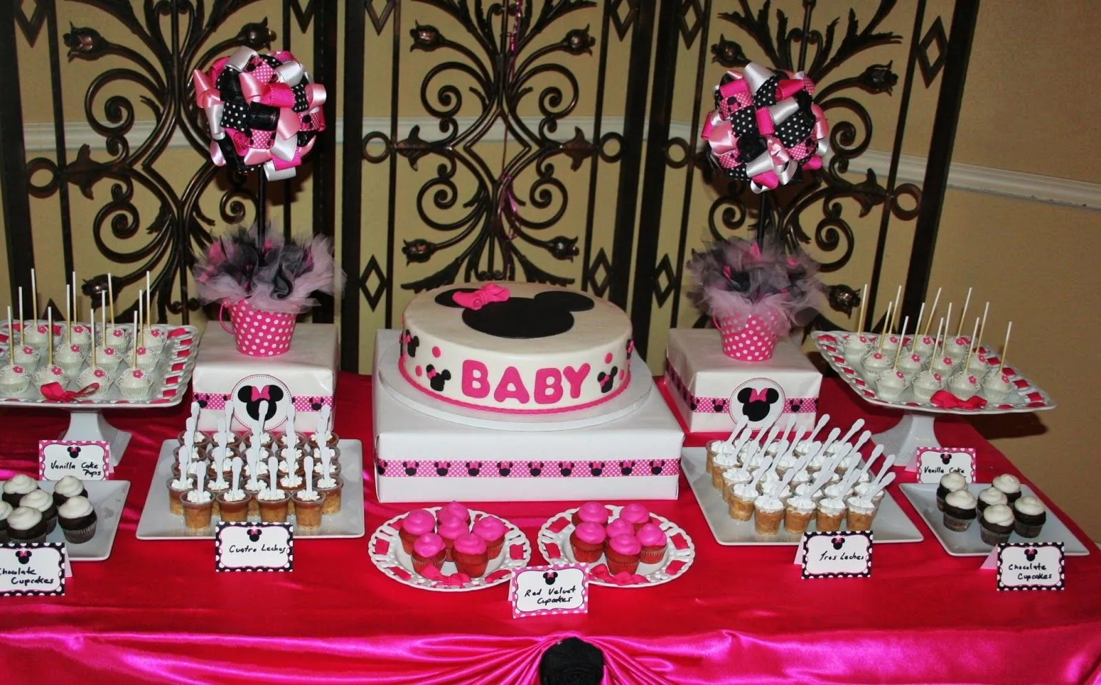 SWEET TREATS CAROUSEL: Beautiful Minnie Mouse Baby Shower