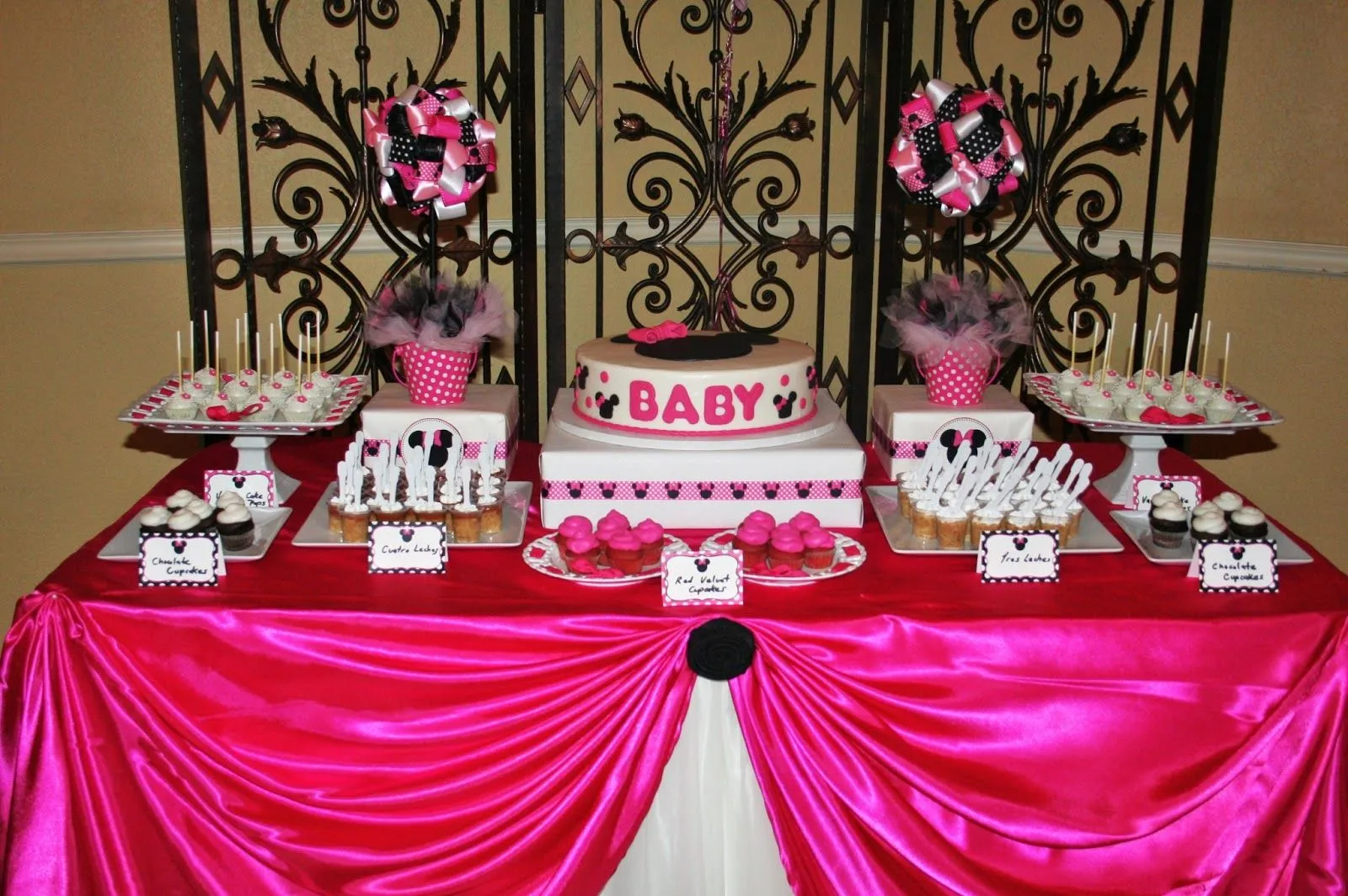 SWEET TREATS CAROUSEL: Beautiful Minnie Mouse Baby Shower