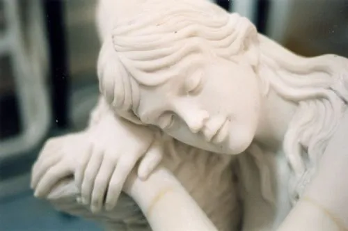 Escultura de Sirena durmiendo.