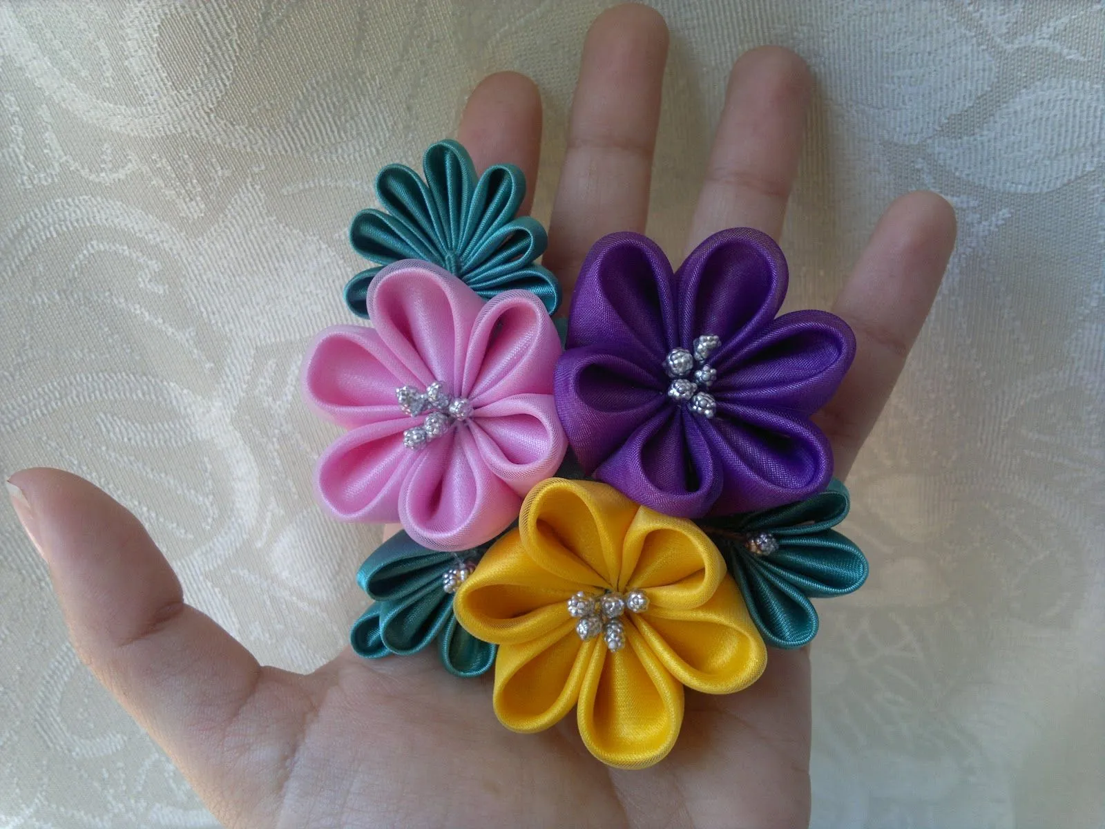 Taller de Flores Kanzashi Luna Llena